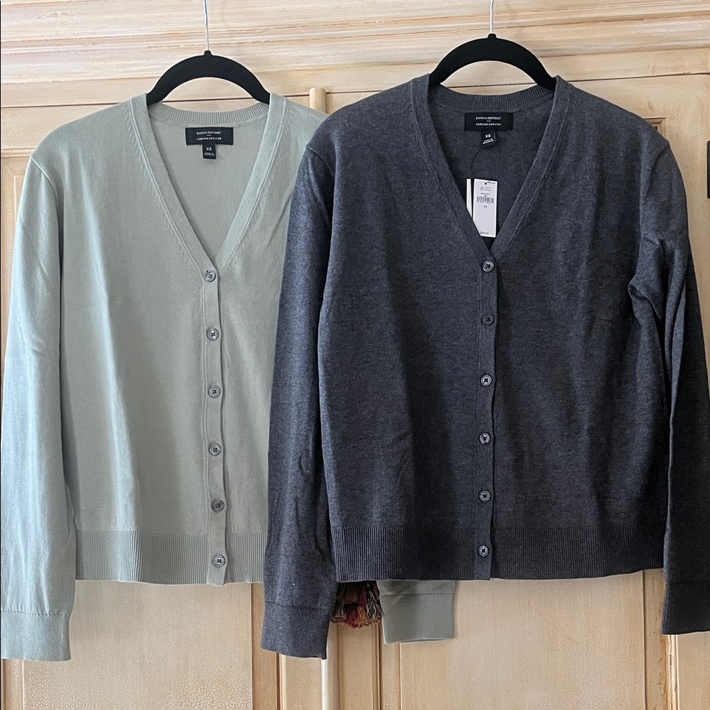 Women's Banana Republic V-Neck Cardigan Sweater - Gray and Green-XS-new